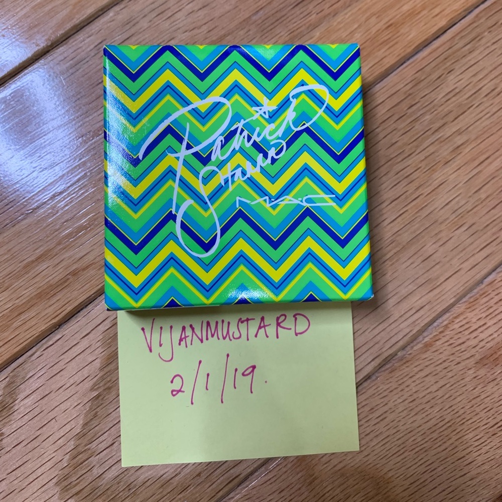 Patrickstarrr x MAC Face Powder in Hot and Heavy